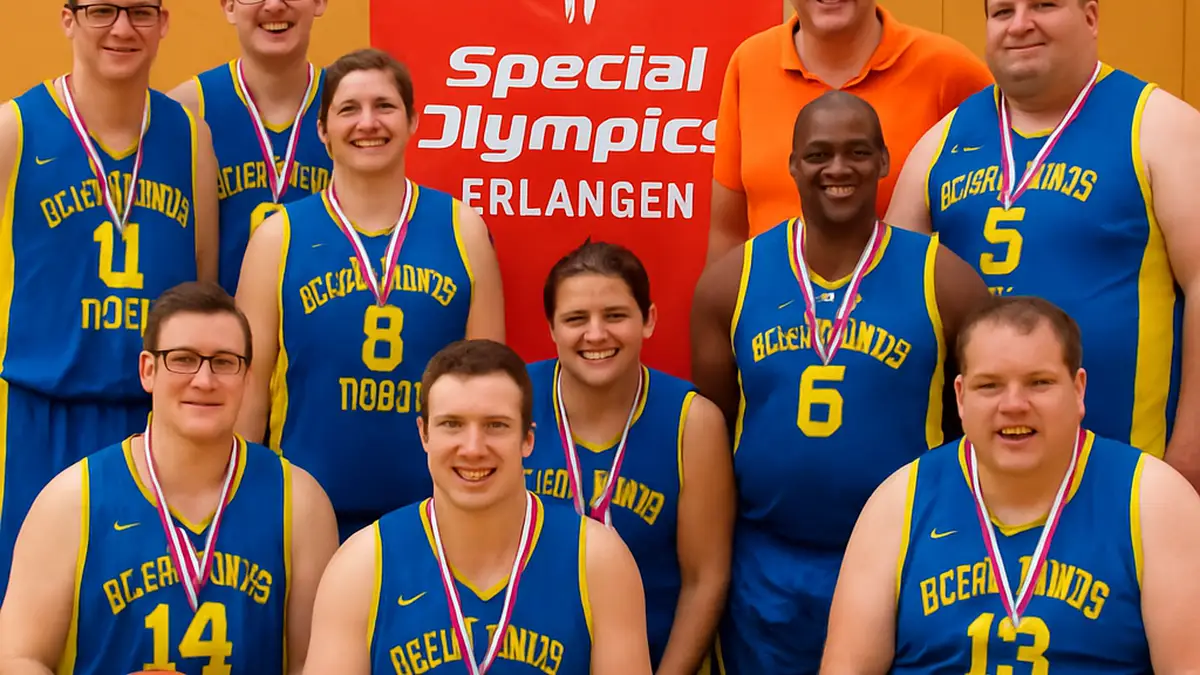 Zwei Basketball-Teams bei den Special Olympics in Erlangen, eines der Schwandorf Tigers, beim erfolgreichen Spiel.
