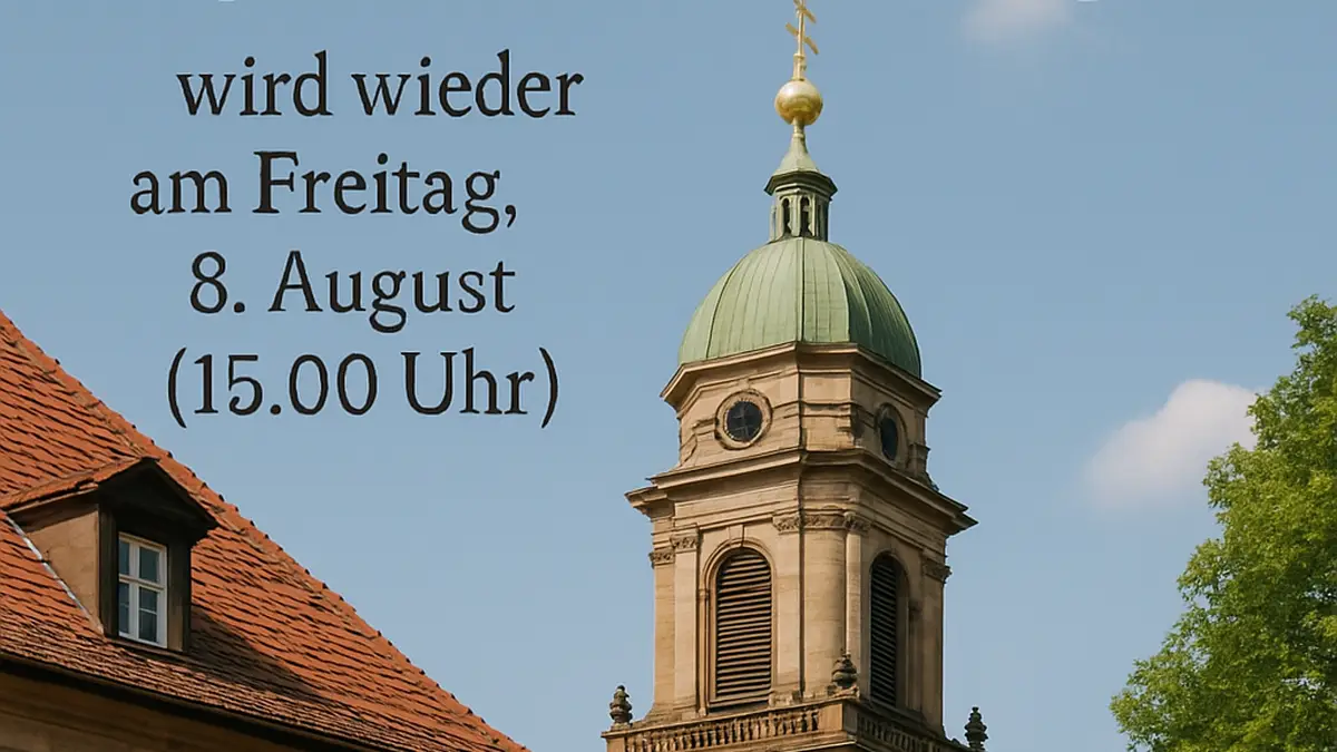 Stadtführer Christian Erlang zeigt eine Gruppe Touristen durch Erlangen bei der Führung am 8. August.